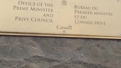 Plaque on stone wall reading 'Office of the Prime Minister and Privy Council' with French translation and 'Canada' beneath.